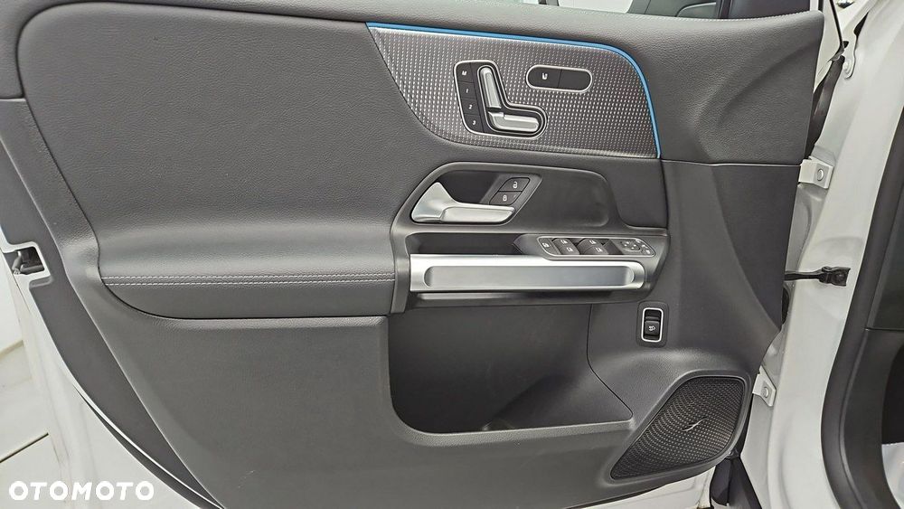 Mercedes-Benz EQB - 10
