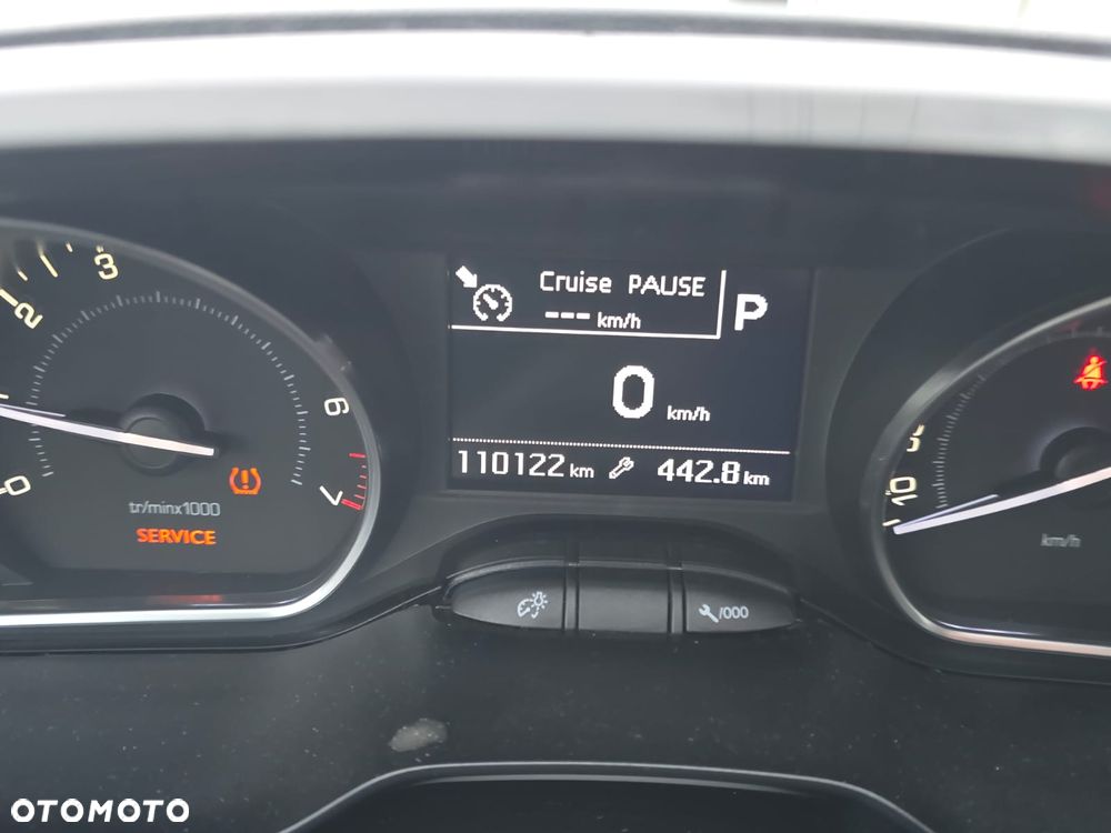 Peugeot 2008 1.2 Pure Tech Allure S&S EAT6 - 11