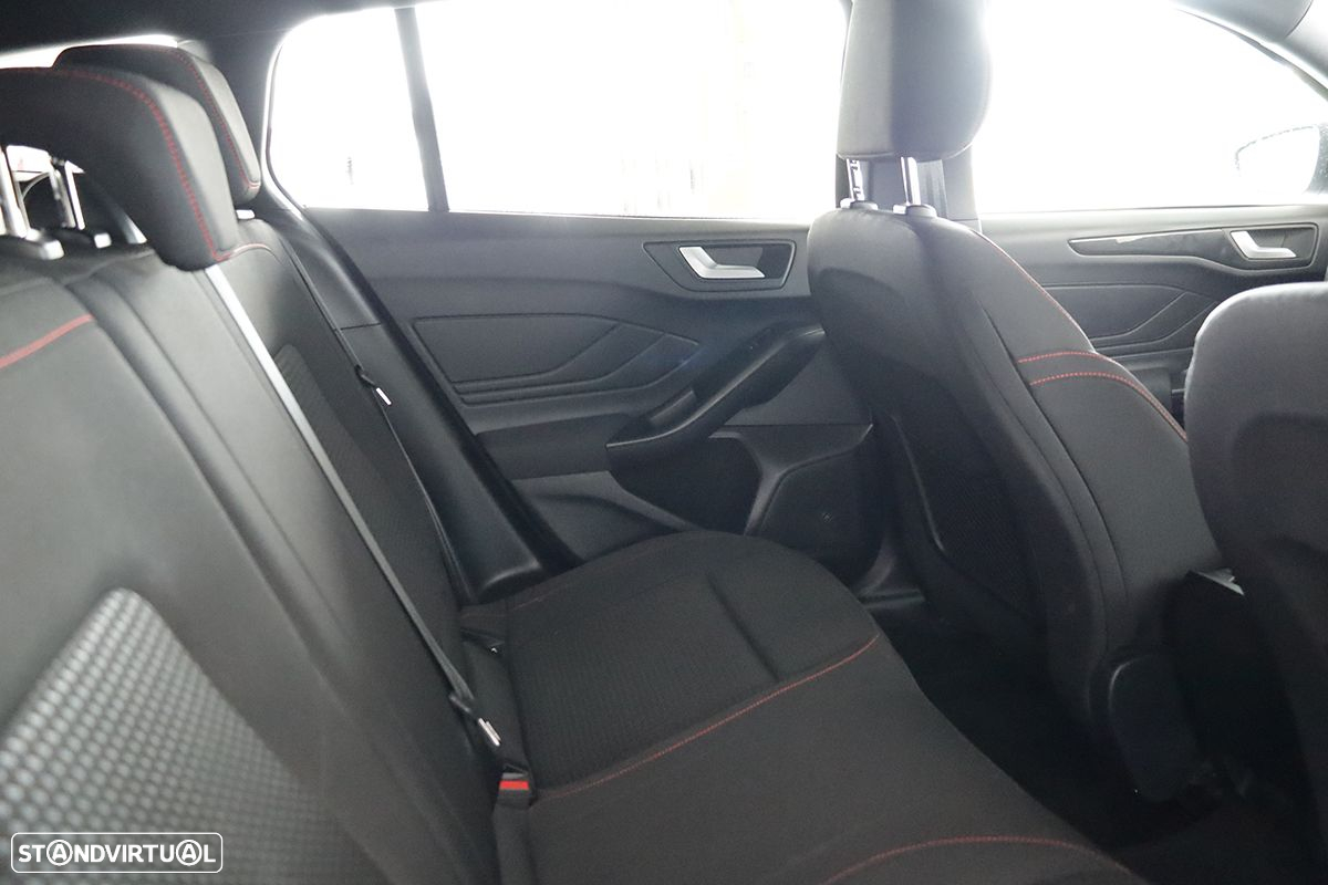 Ford Focus SW 1.0 EcoBoost MHEV ST-Line Aut. - 18