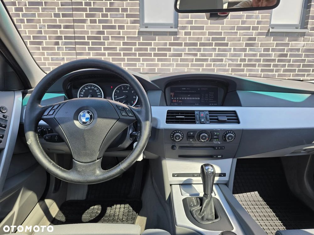 BMW Seria 5 523i - 30
