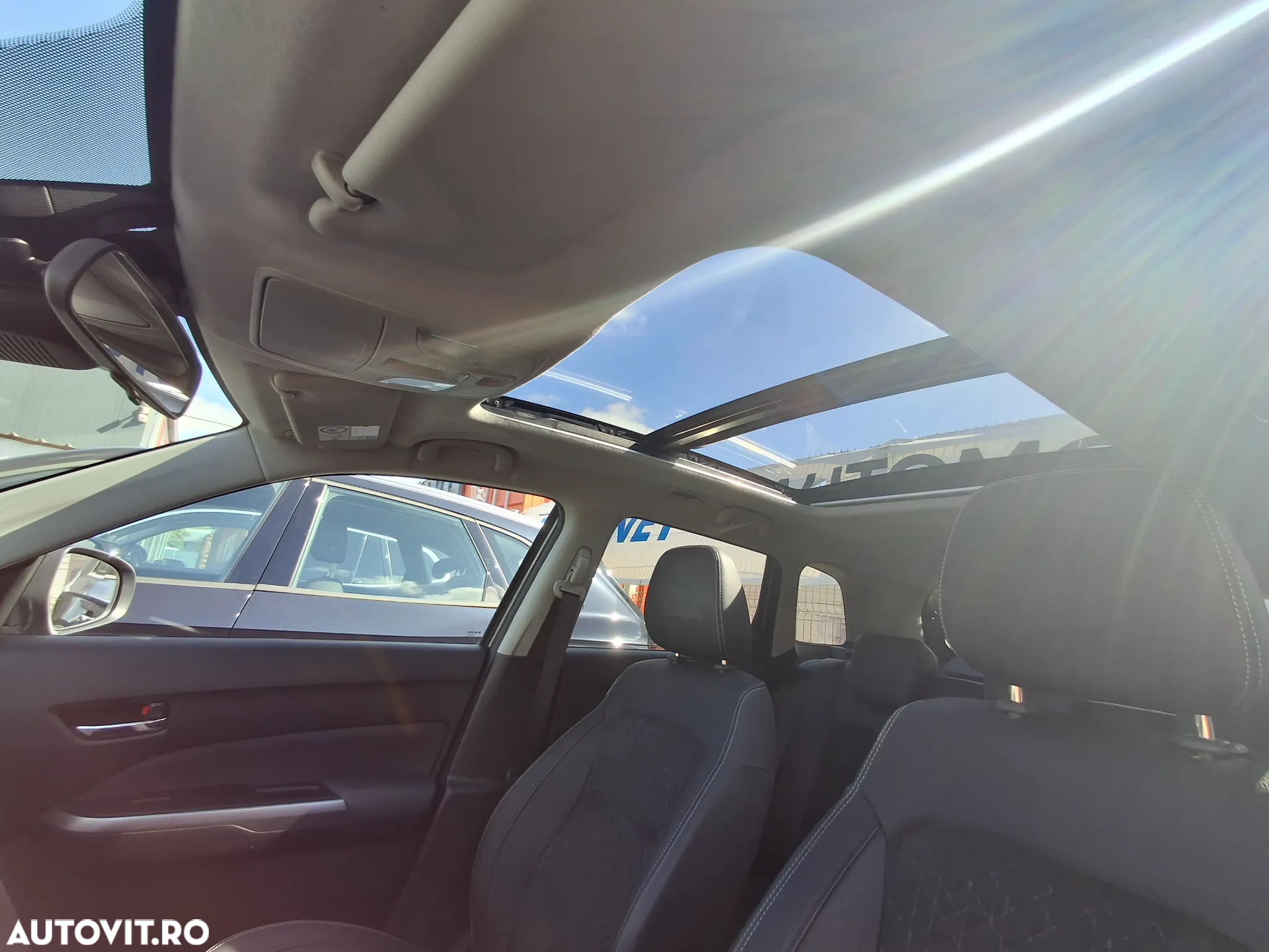 Suzuki Vitara 1.4 Boosterjet AllGrip MHEV Luxus - 29