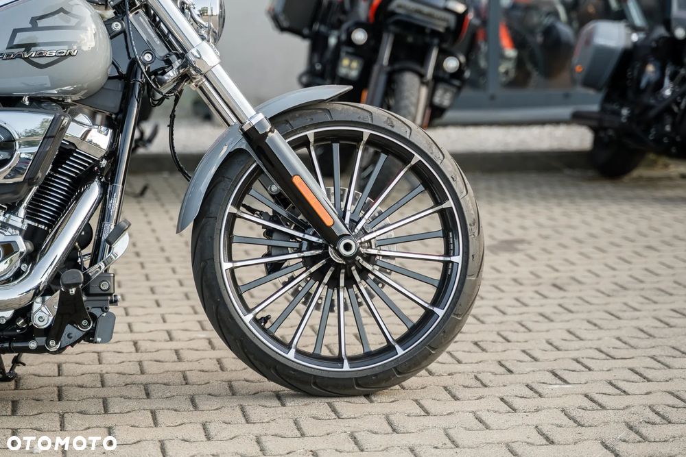 Harley-Davidson Softail Breakout - 17