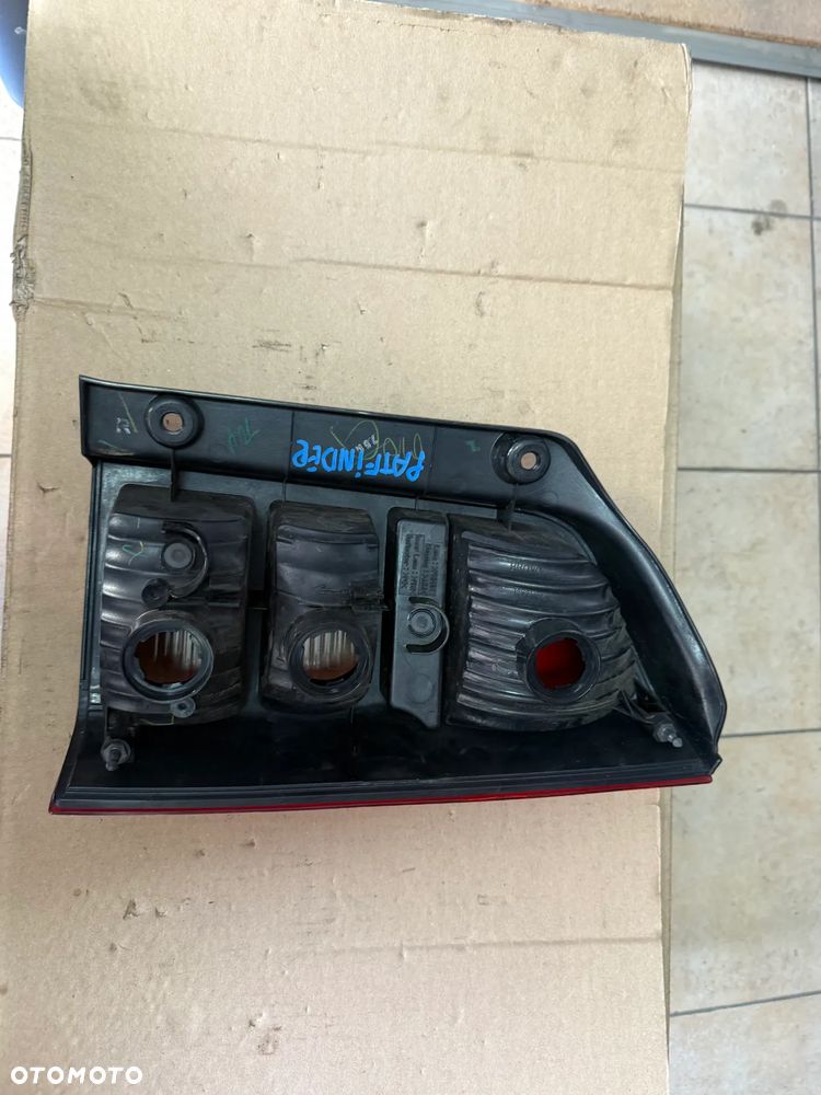Reflektor / lampa tylna Nissan Pathfinder III - lewa strona - oryginalna - 2