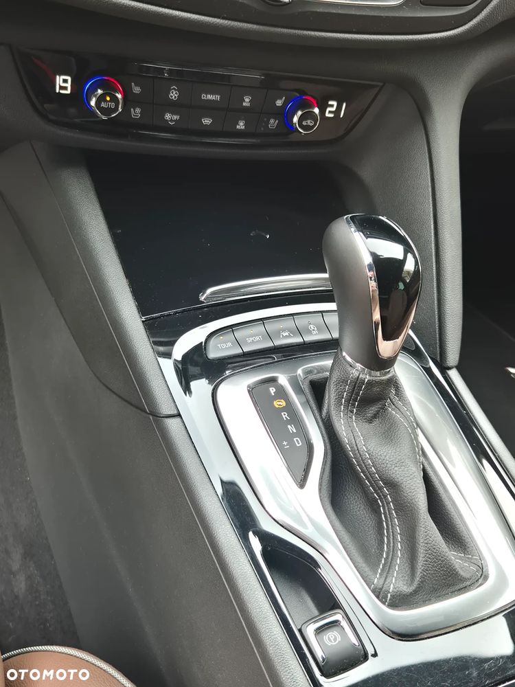 Opel Insignia - 17
