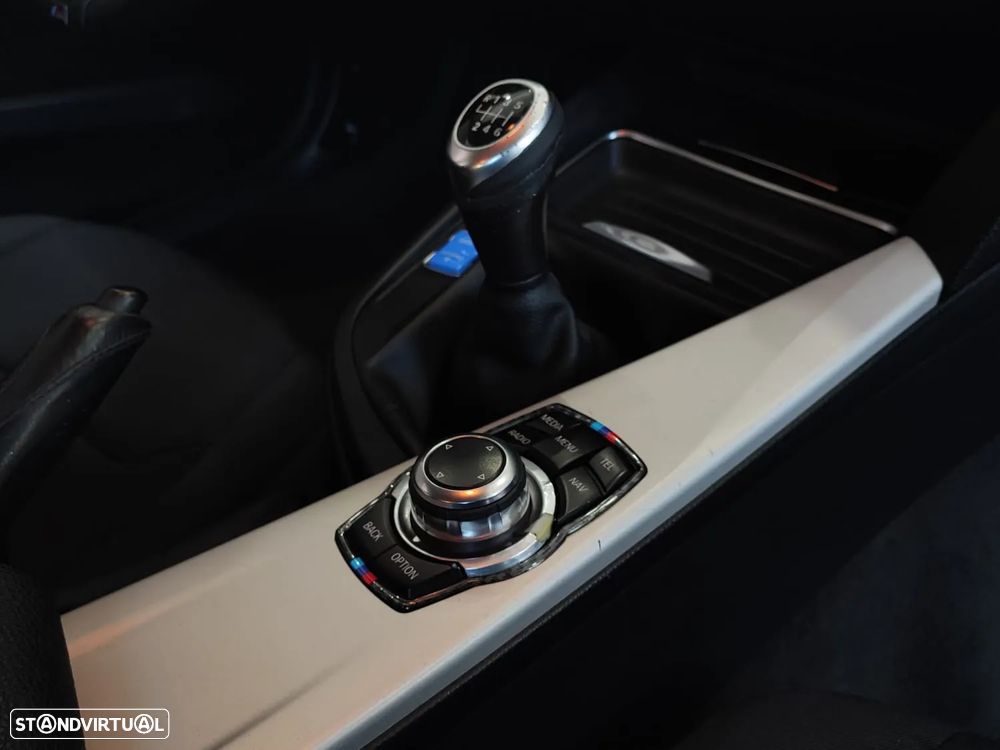 BMW 318 d DPF Touring Edition Sport - 40