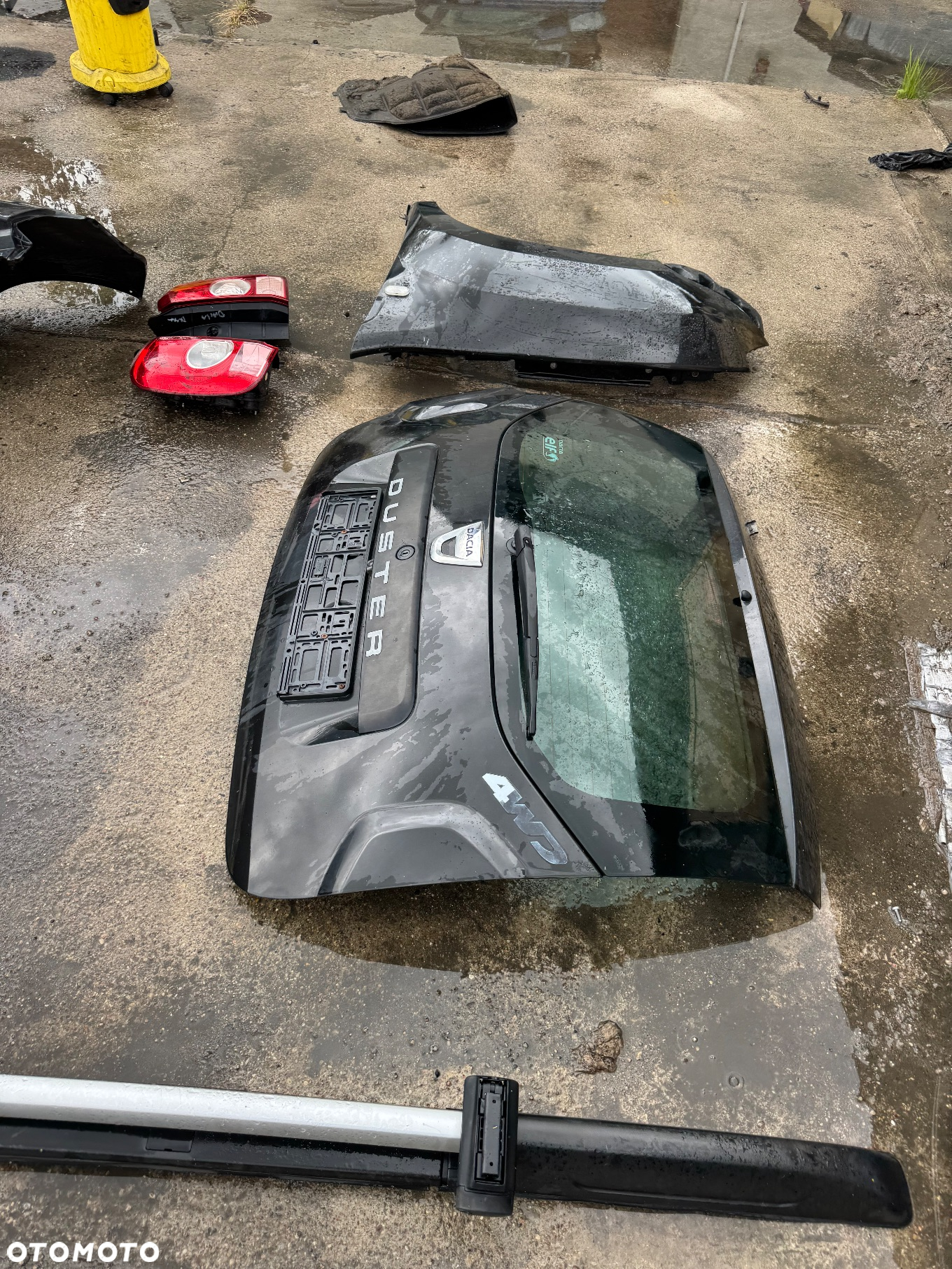 Dacia duster Dacia duster czarne czarny ciemny   Klapa tył tylnia klapa bagażnika -800zl   Lampy tył tylnie prawa lewa 100 szt   Błotnik lewy 250 sztuka   Próg reling dachowy 300 sztuka   Lampa prawa lewa 200 sztuka   Drzwi przednie lewe tylnie lewe prawe 800sztuka   Lusterko lewe 150 zł   Zderzak tylni 250 zł   Szybka wysyłka - 7