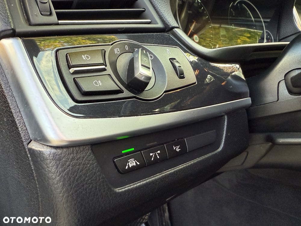 BMW Seria 5 525d Sport-Aut Modern Line - 11