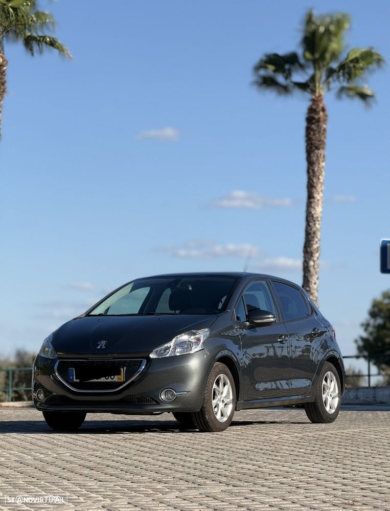 Peugeot 208 - 1