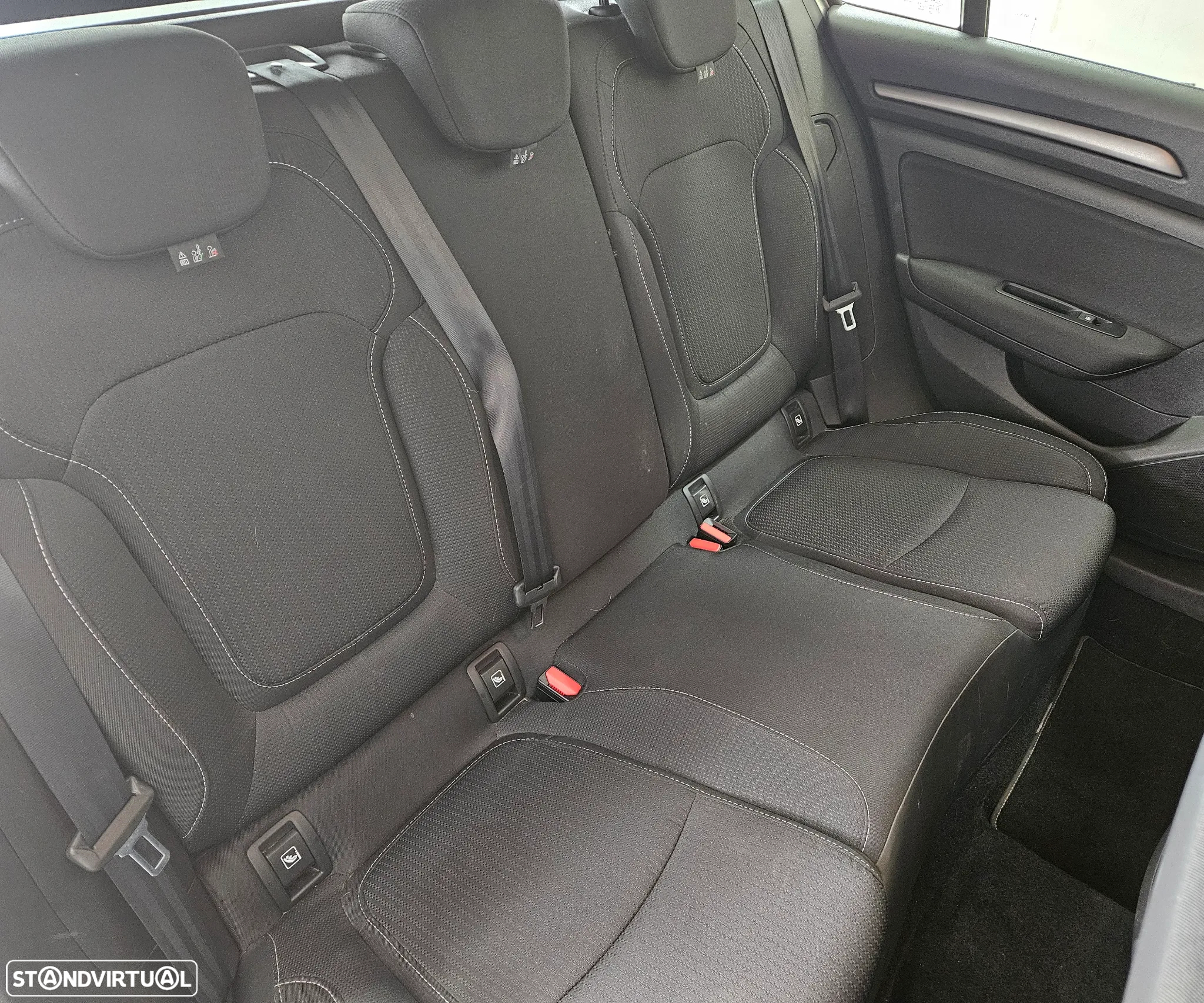 Renault Mégane Sport Tourer TCe 115 GPF ZEN - 38