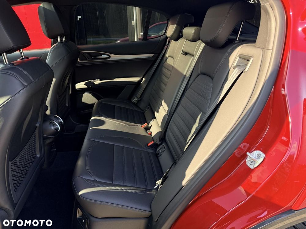 Alfa Romeo Stelvio - 11