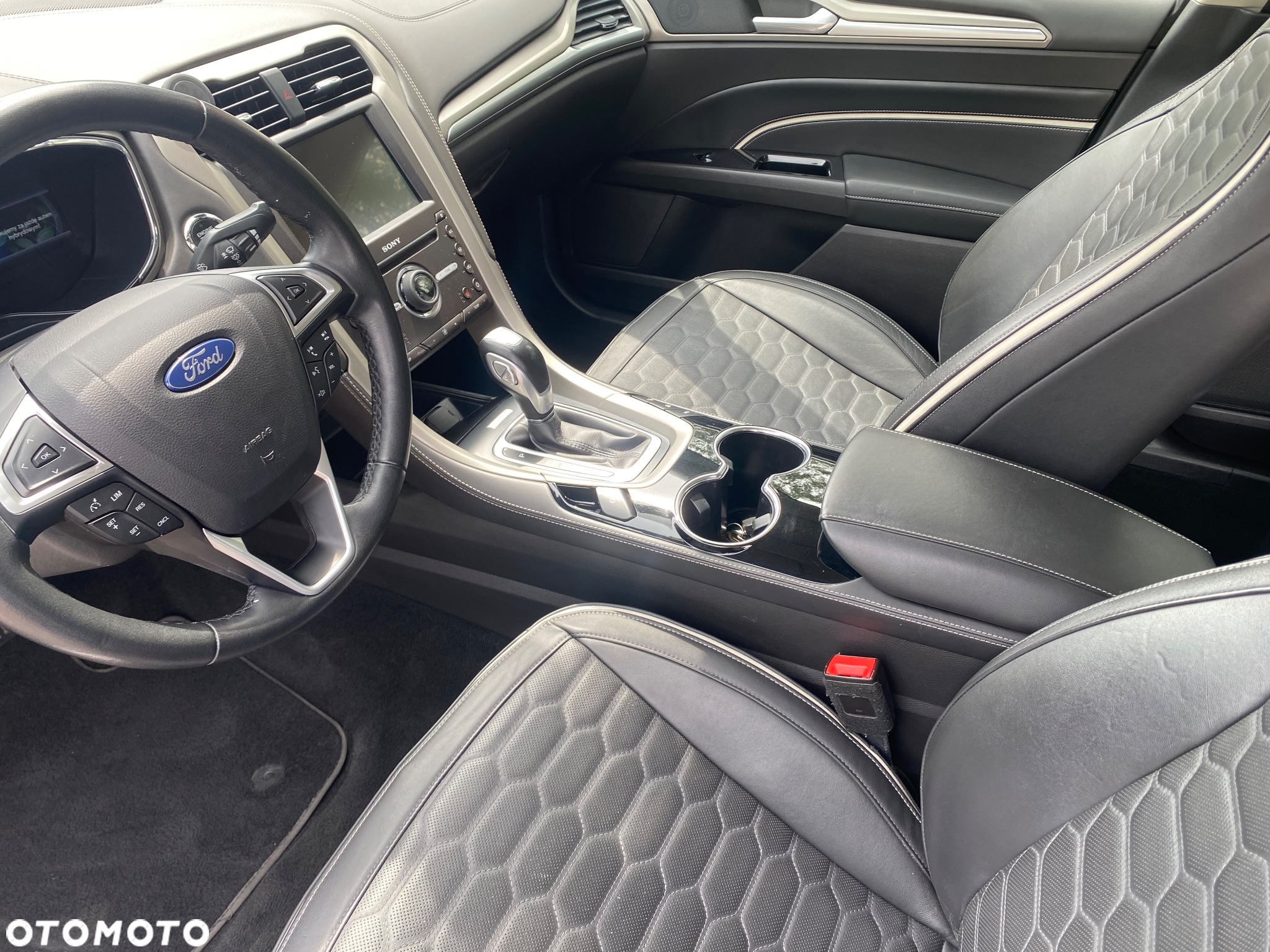 Ford Mondeo Vignale 2.0 Hybrid - 13