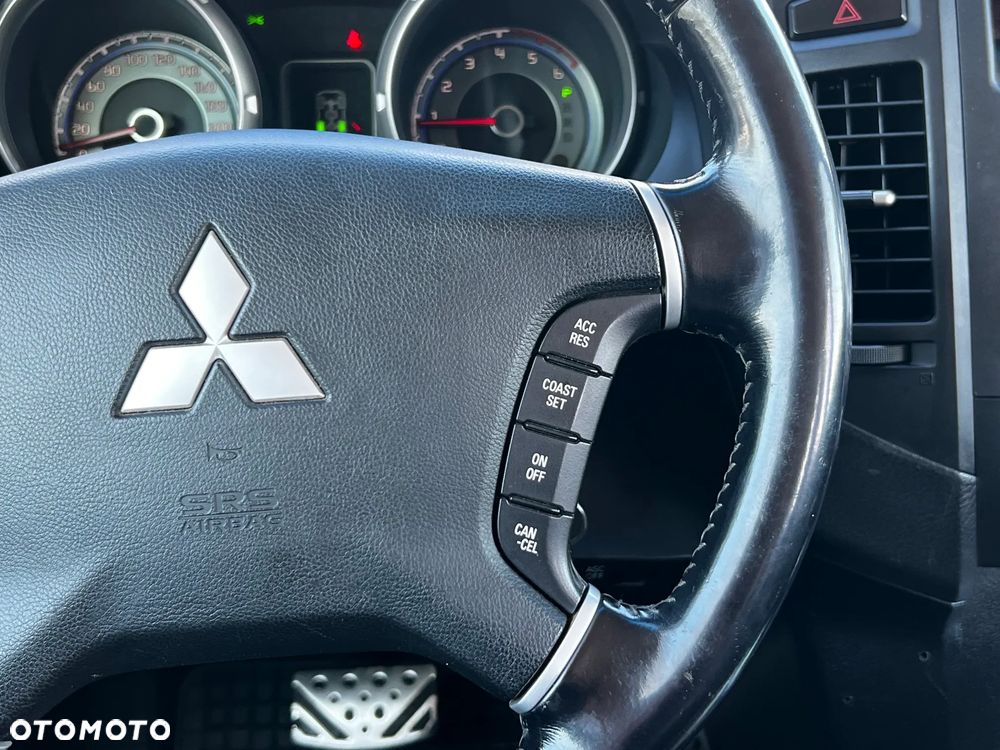 Mitsubishi Pajero - 18
