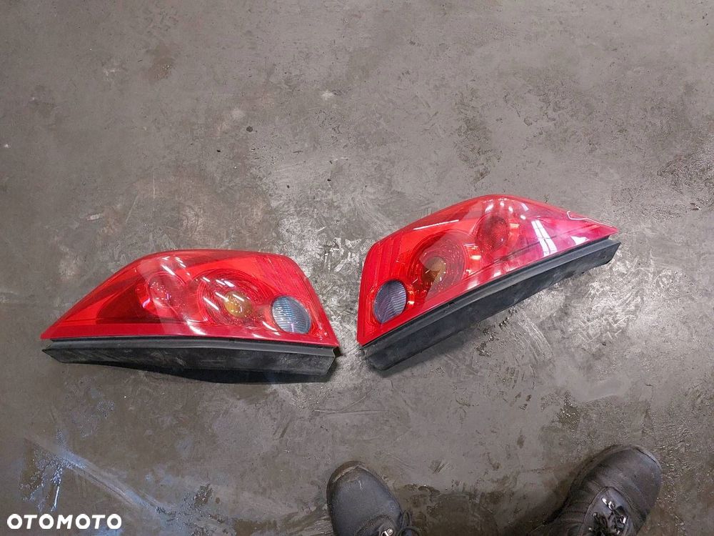 ZDERZAK TYŁ + LAMPY NISSAN PRIMERA P12 LIFTBACK - 15