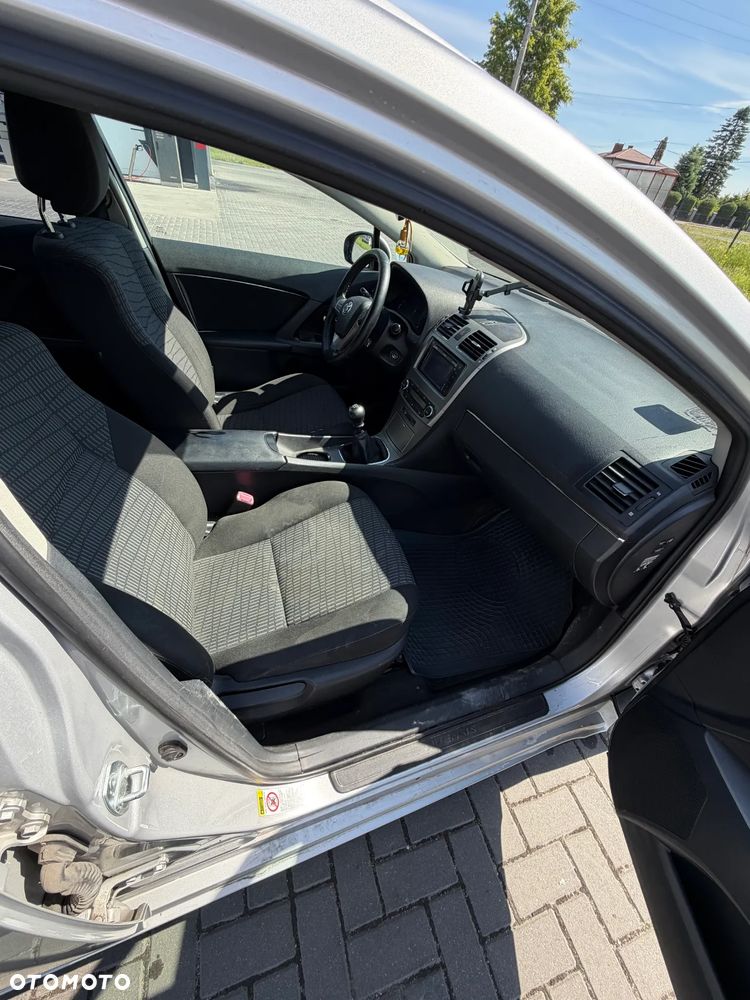 Toyota Avensis 1.8 Sol plus NAVI - 17