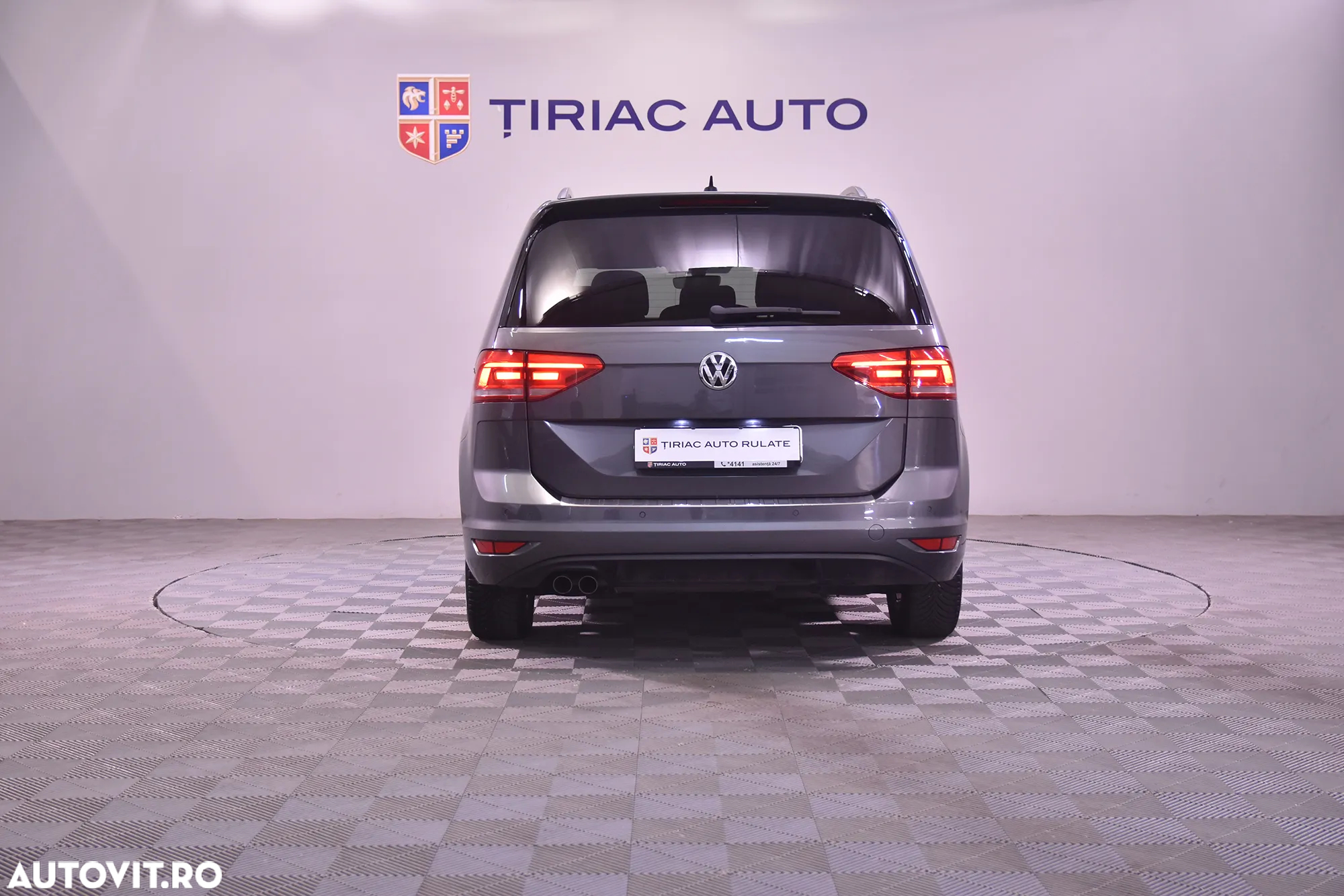 Volkswagen Touran - 4