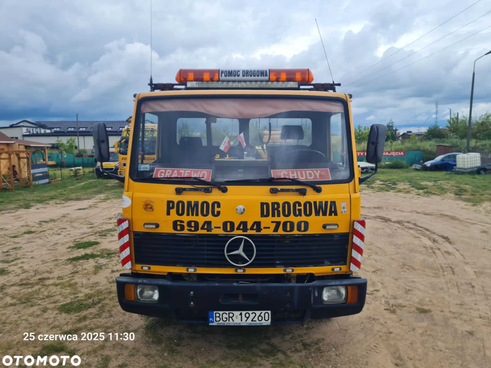 Mercedes-Benz 814 - 16