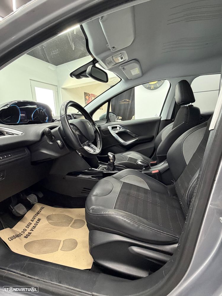 Peugeot 2008 1.2 PureTech Allure - 8