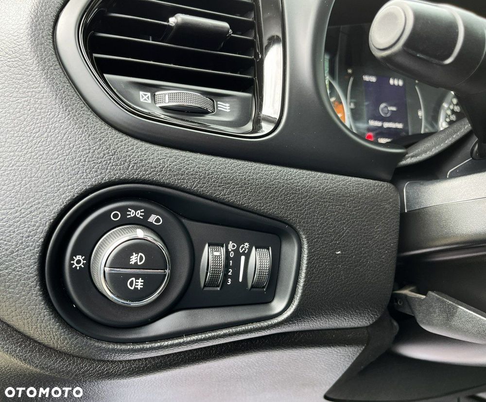 Jeep Renegade 1.6 MultiJet Night Eagle - 29