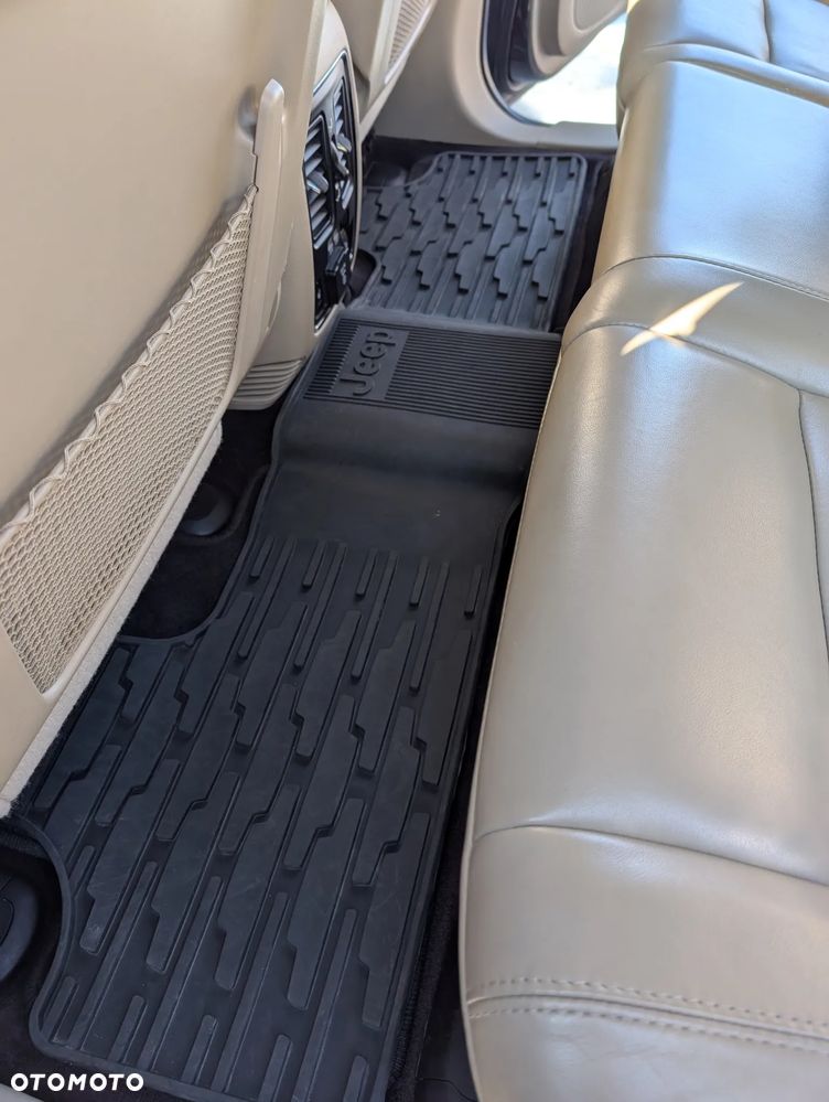 Jeep Grand Cherokee - 9