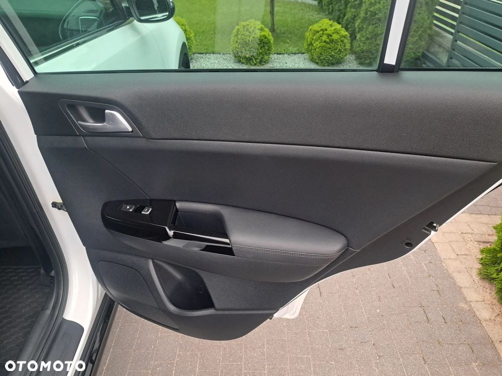 Kia Sportage 1.6 GDI Black Edition 2WD - 30