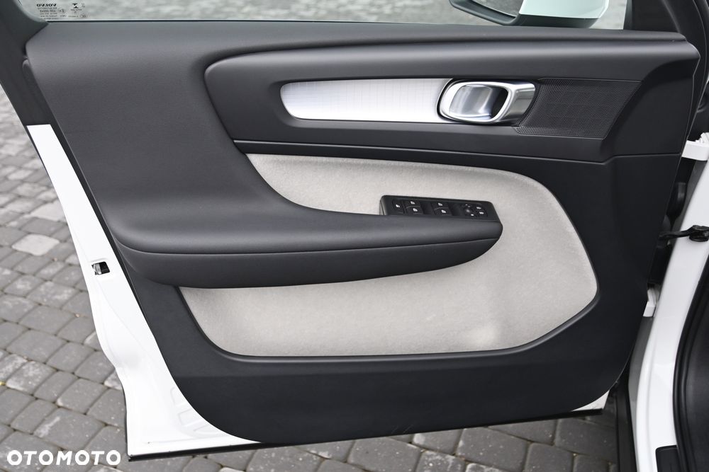 Volvo XC 40 T3 Momentum - 14