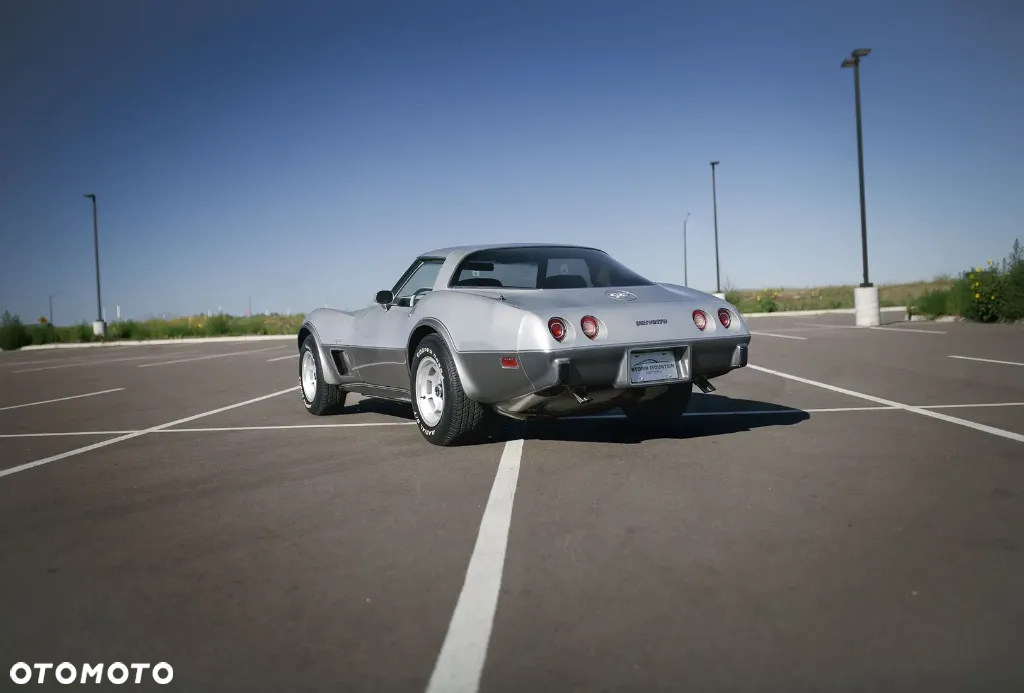 Chevrolet Corvette - 4