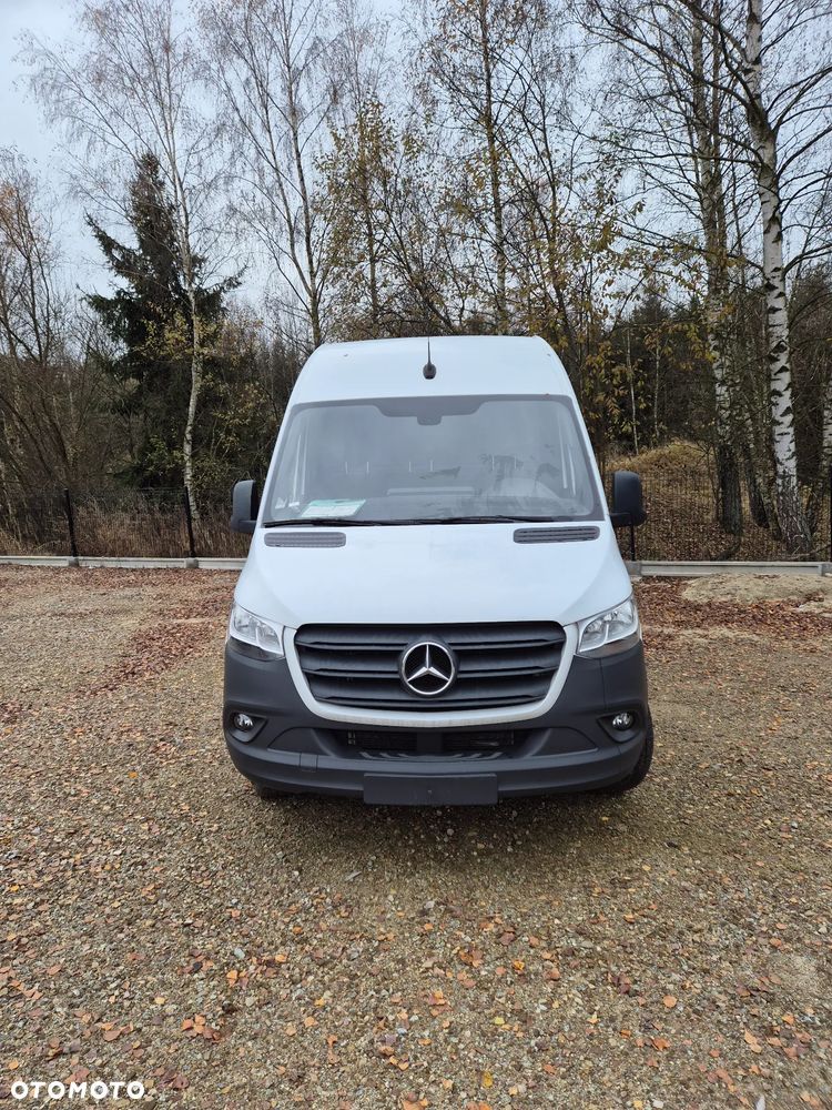 Mercedes-Benz Sprinter - 2