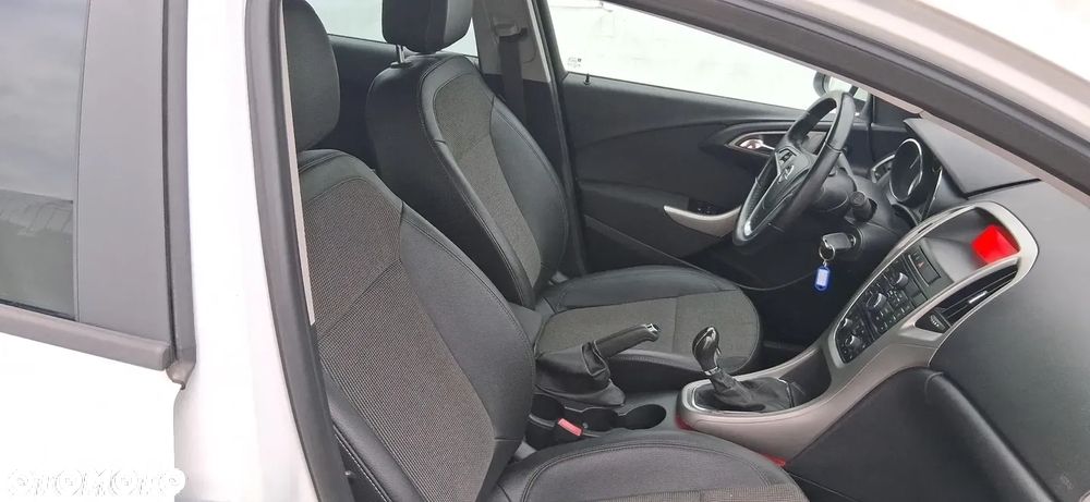 Opel Astra 1.4 Turbo Innovation - 14