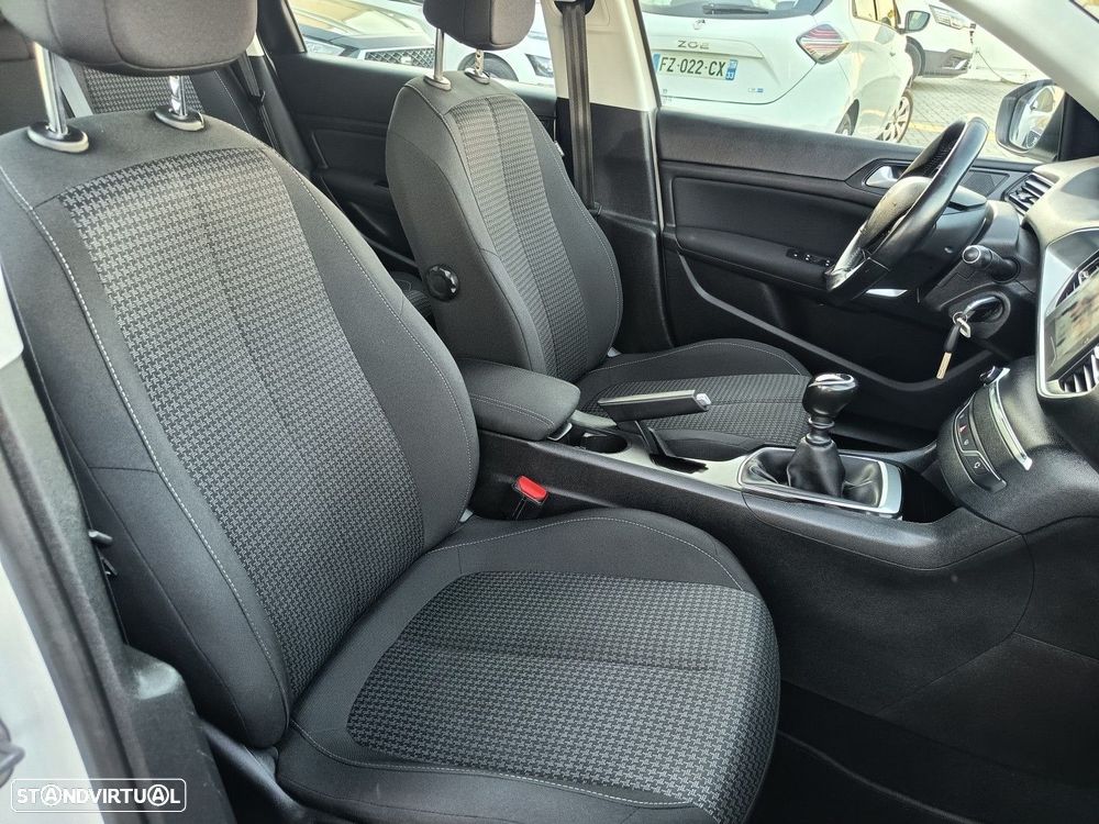 Peugeot 308 SW 1.2 PureTech Style - 17