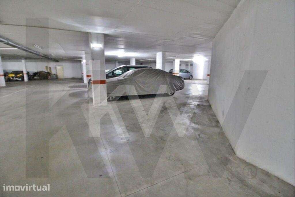 Estacionamento para 1 automóvel no Moinho das Antas - Oeiras - Grande imagem: 2/14