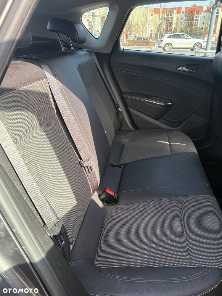 Opel Astra 2.0 CDTI DPF - 11