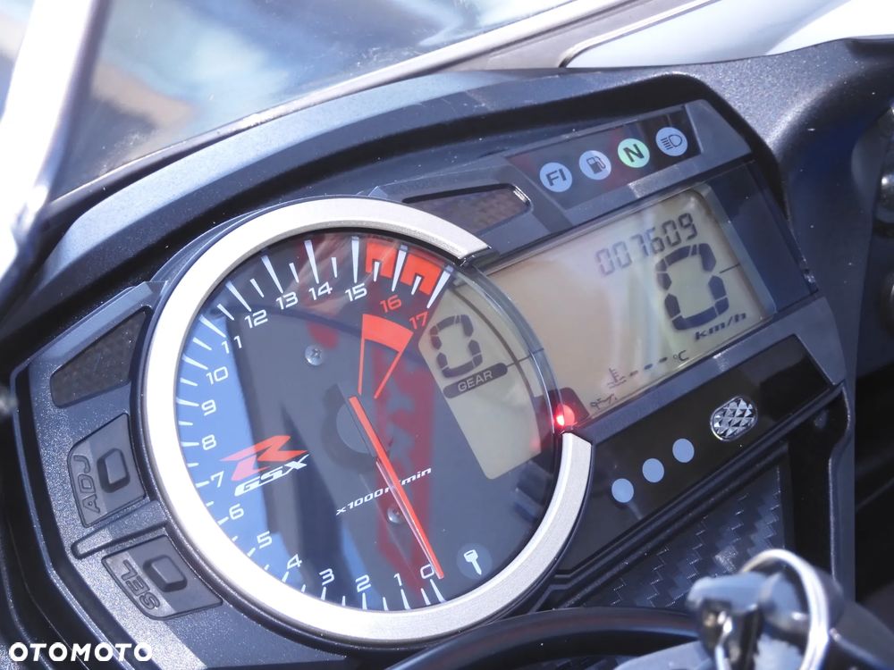 Suzuki GSX-R - 35