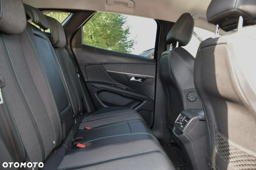 Peugeot 3008 1.6 PureTech Hybrid PHEV Allure Pack S&S EAT8 - 19