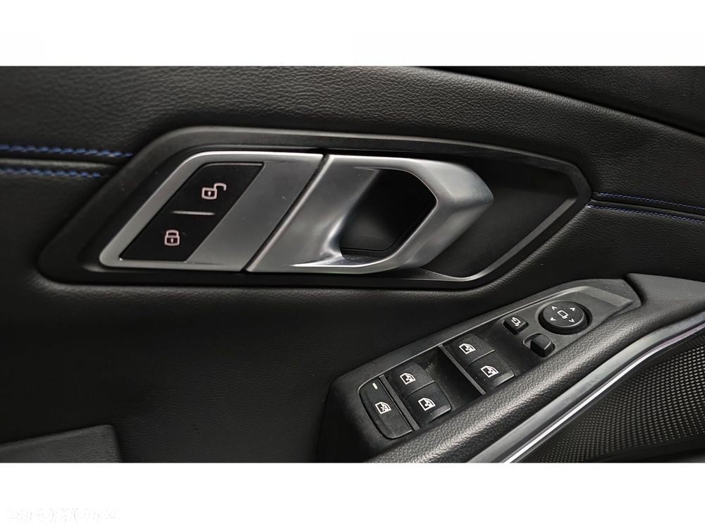 BMW Seria 3 320d xDrive mHEV M Sport - 30