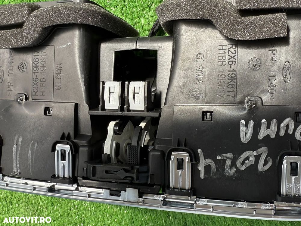 GRILA AER CENTRALA FORD PUMA 2024 1.0 BENZINA EcoBoost Hybrid MHEV COD OEM R2X6-19K617 H1BB-19K617 2020-2024 - 7