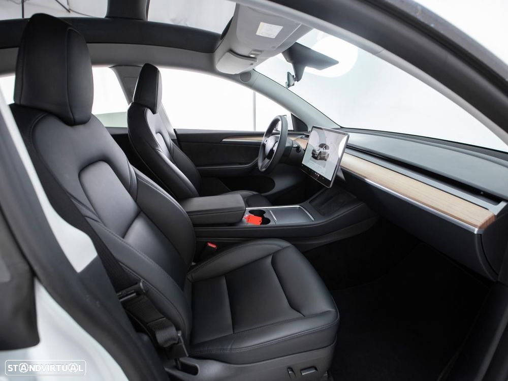 Tesla Model Y Long Range Dual Motor AWD - 11