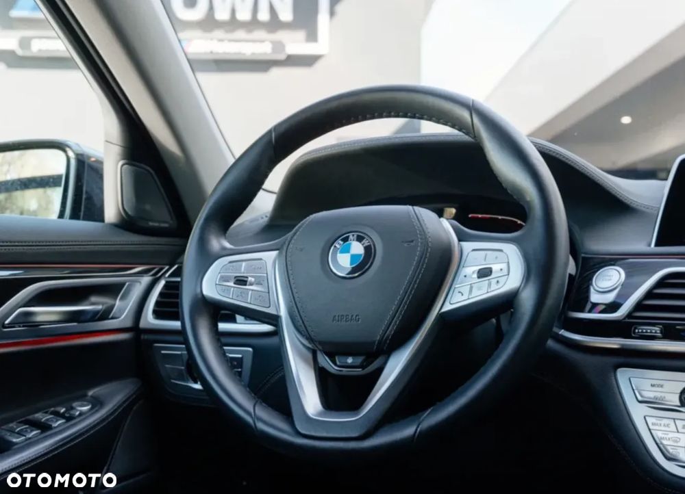 BMW Seria 7 745e sport - 7