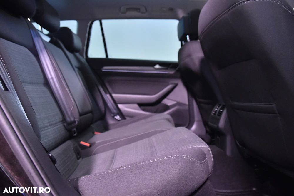 Volkswagen Passat - 12