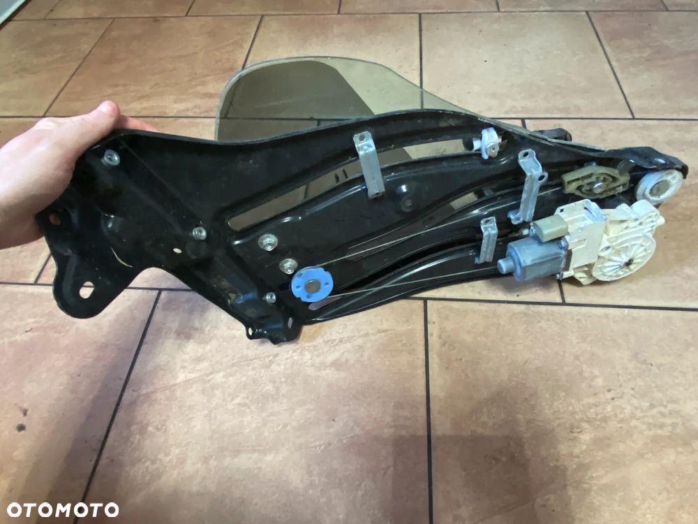 SZYBA MECHANIZM BMW Z4 E89 - 4