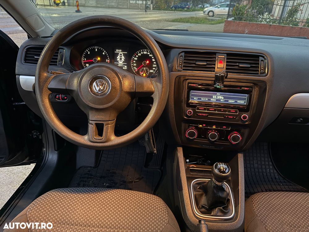 Volkswagen Jetta 1.6 TDI Blue Motion Technology Comfortline - 36