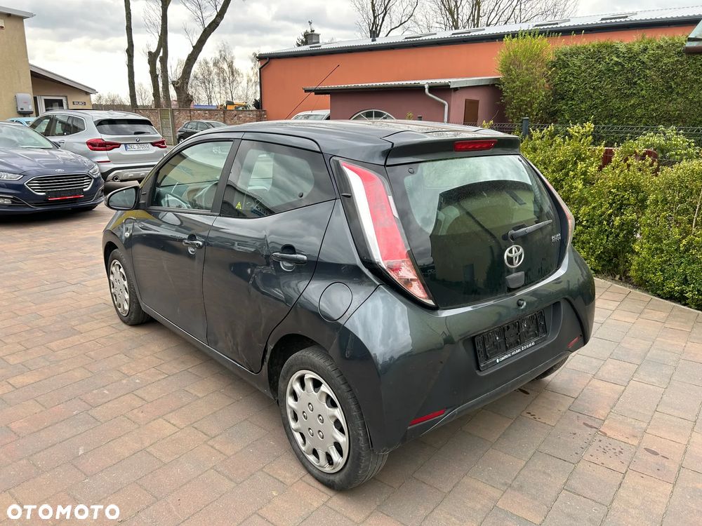 Toyota Aygo x-play - 4