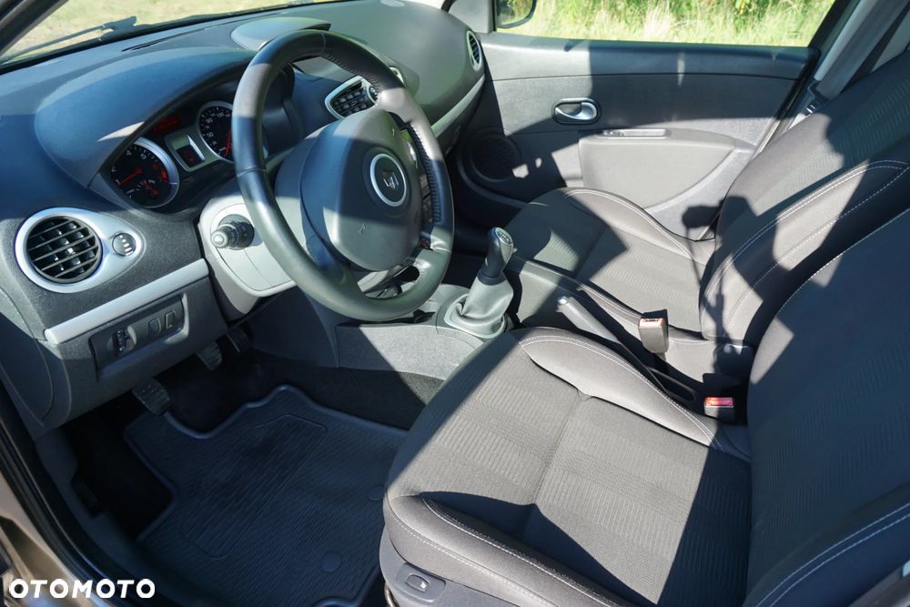 Renault Clio 1.2 16V 75 Expression - 24