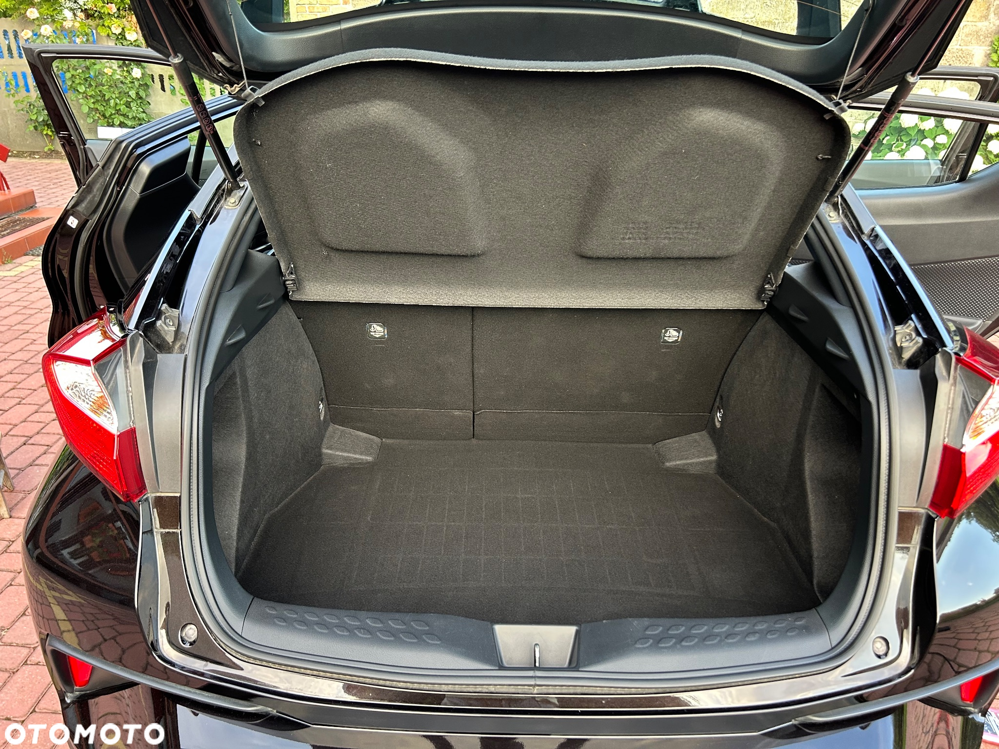 Toyota C-HR - 11