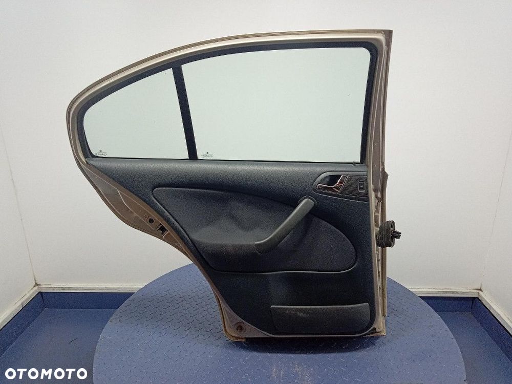 SKODA OCTAVIA I LIFT HB DRZWI TYŁ LEWE 9201 - 8