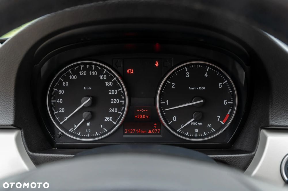 BMW Seria 3 318i - 23