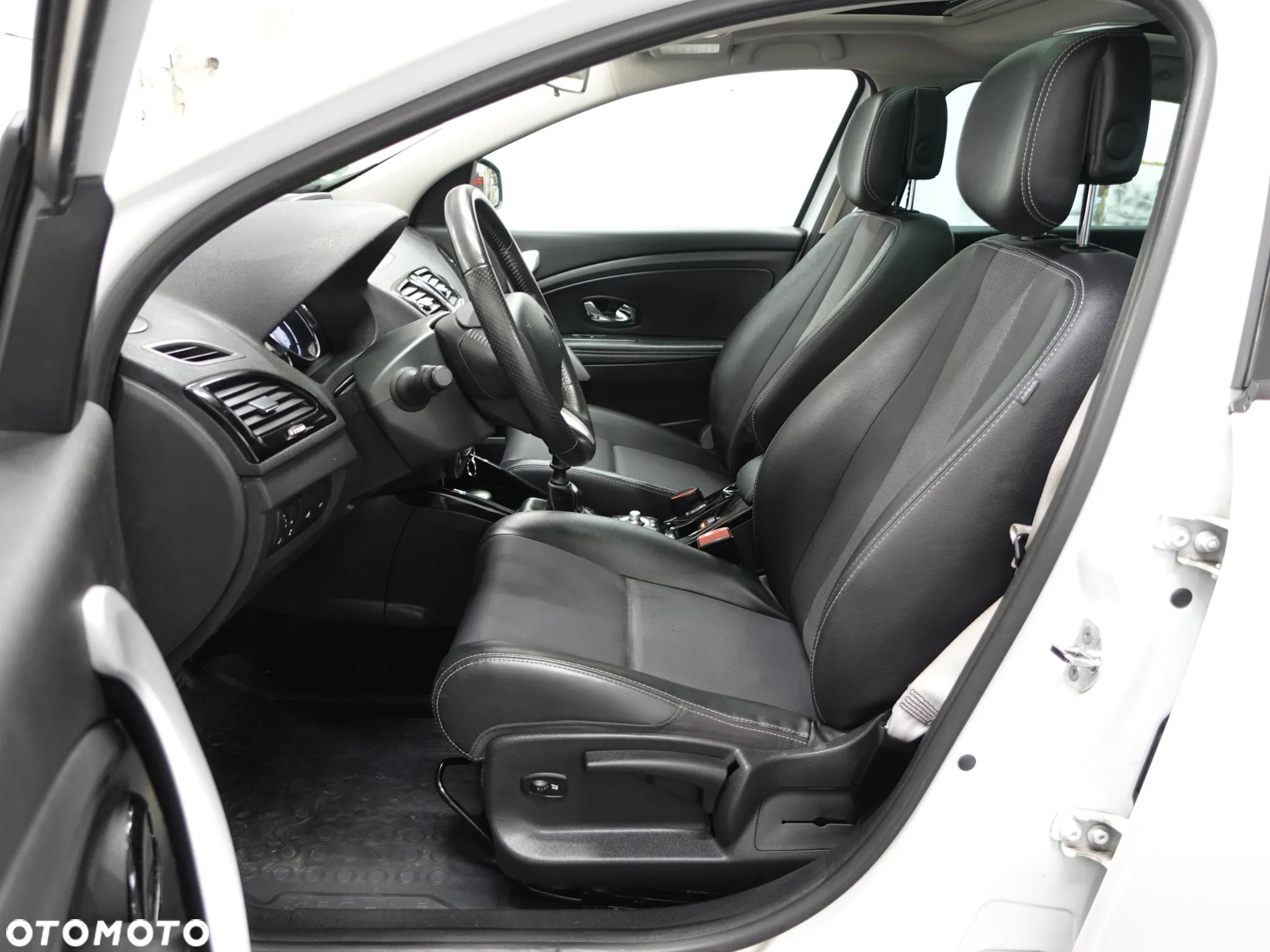 Renault Megane Grandtour ENERGY TCe 115 Start & Stop Bose Edition - 21