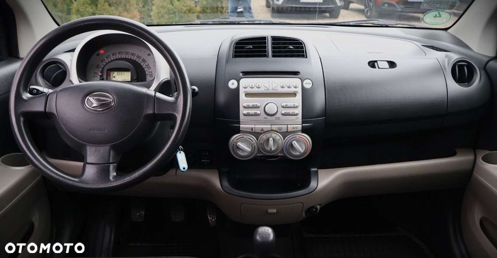 Daihatsu Sirion - 12