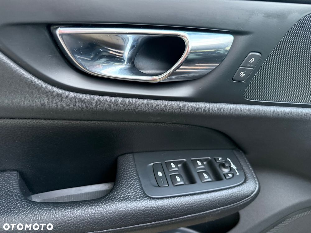 Volvo V60 D3 Momentum Pro - 29