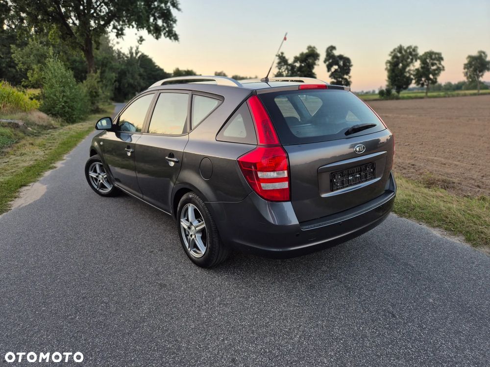 Kia Ceed - 4