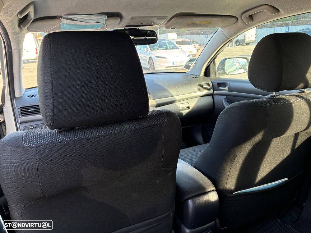 Toyota Avensis SW 2.0 D-4D - 20